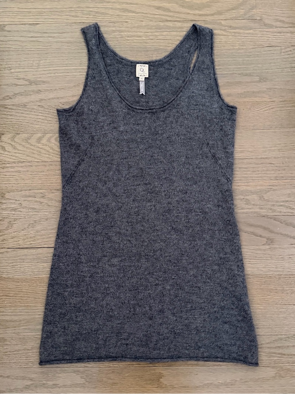 Qi Cashmere gray racerback tank top